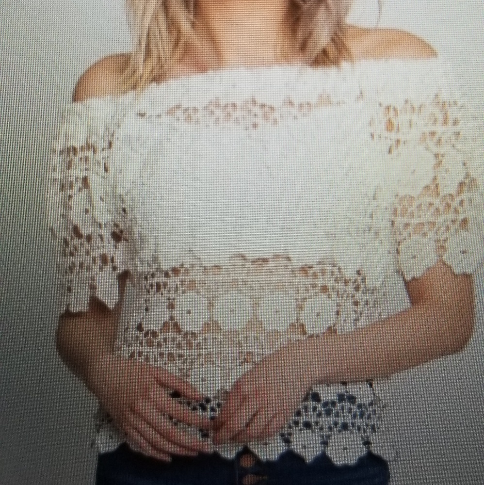 Crochet off shoulder flower top nwt